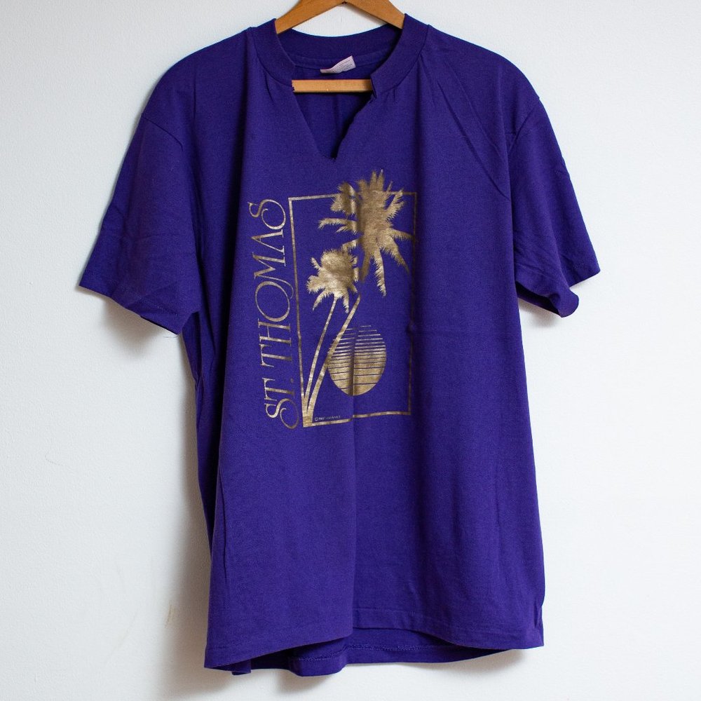 Vintage 1987 St. Thomas T-shirt cut collar